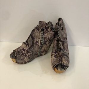 Joseph Campbell Snakeskin Wedges Size 8